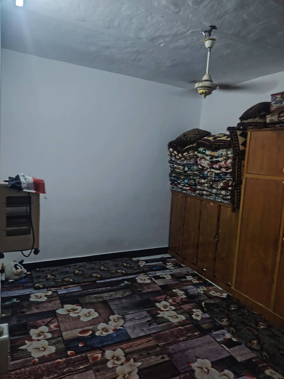 السلام عليكم بيت 140مترللبيع كاع ابو سكينه شارع يونس الگيم نهايت الشارع ***********
