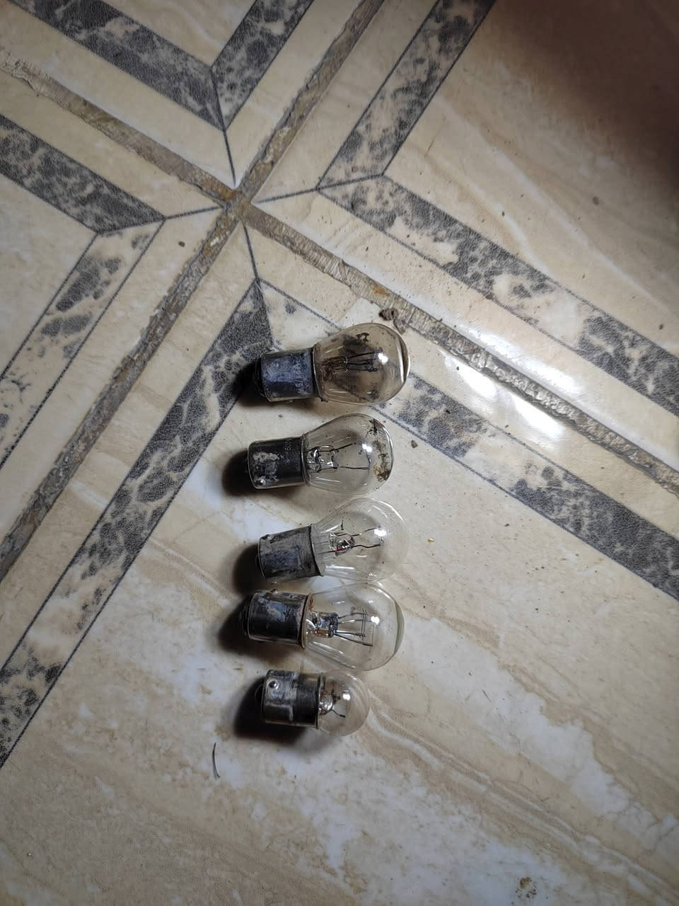 هەموویان پێکەوە بۆ فرۆشتن نرخی ٢٠ هەزار بۆ معامەلە نامە مەنێرە
دەسکی لایت و فڵچەی مازدا بێ کێشە نۆزڵەکان نازانم هی چیە هەمووی مەزبوتە بێ کێشەن


**إذا كنت صاحب هذا الإعلان وتريد حذفه لأي سبب، رجاءا أرسل رسالة إلى الدعم الفني**