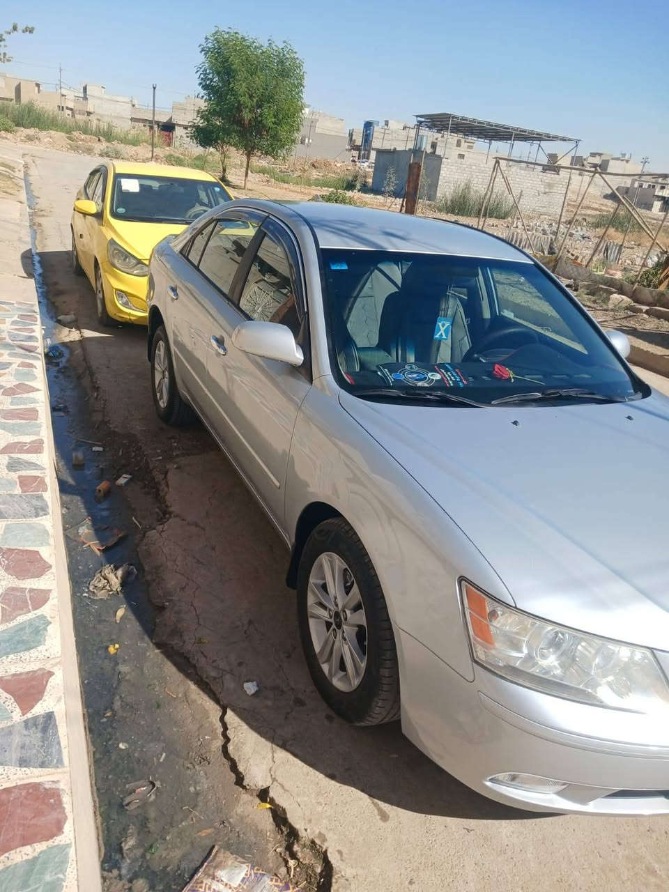 السلام عليكم للبيع سوناتا وارد امريكي رقم صلاح الدين انكليزي بسمي مكينة ٢٤٠٠ قبل ٣ اشهر شديتها مال كصة خمسة برغي شرط تبريد تدفئة كير صدر امامي وخلفي تايرات جدد مشط ستيرن مال كصة جديد السيارة مال جناي متعوب عليها ماتصرف عليها كلشي الضرر قبغ الجنطة مبدل اصلي اوبيها مكانات بارد بسيطة جدن ٣ مكانات السعر ١٢٠ اوبي مجال حك الجية او مراوس فقط كورلا حديث يعني ١٧ او ١٨ التواصل على هذا الرقم ***********
