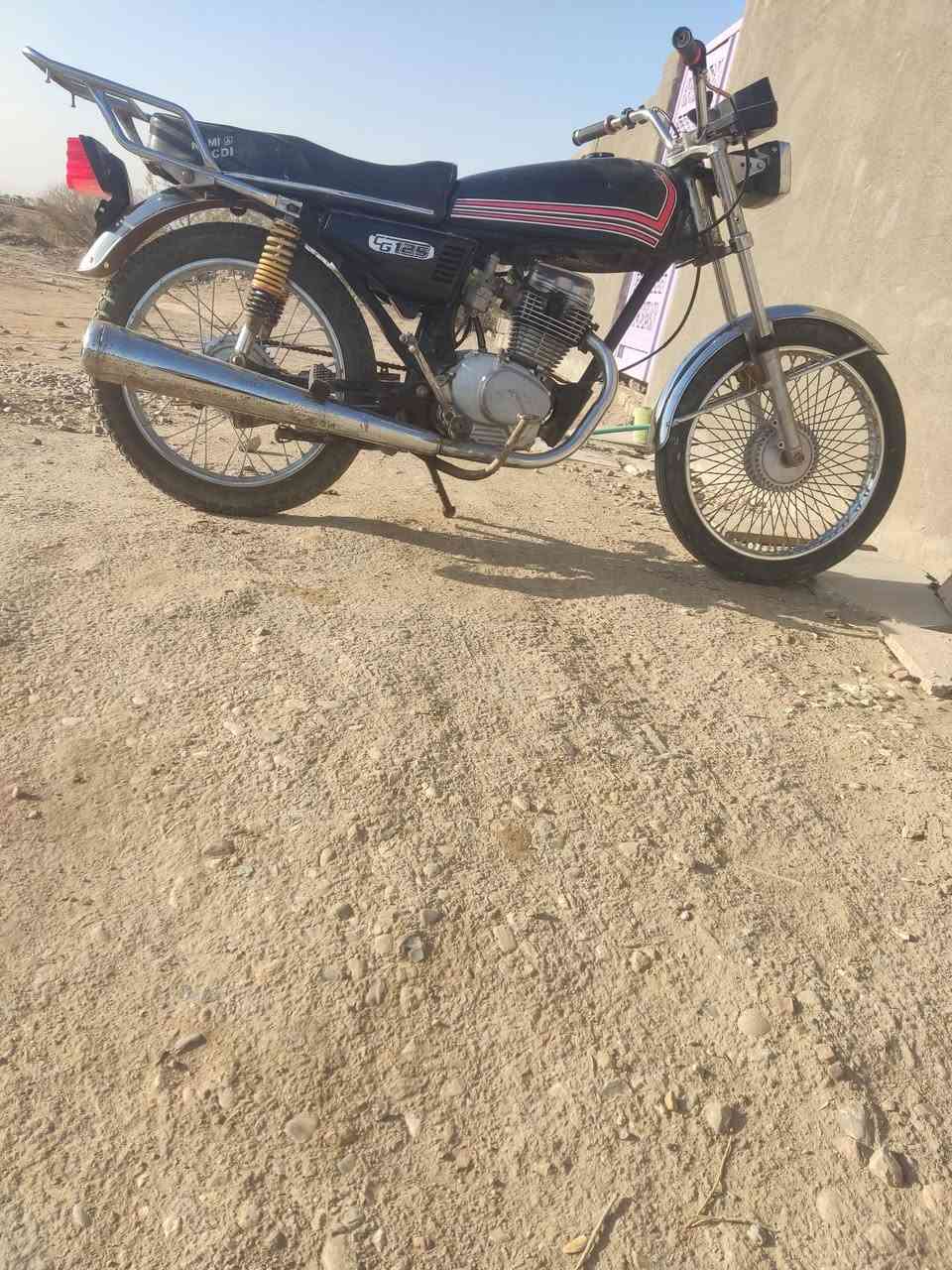 السلام عليكم شباب نامه للبيع كلك  موديل  20 السعر 300 وبيها مجال العنوان ال حمد وهاذه رقمي ***********
