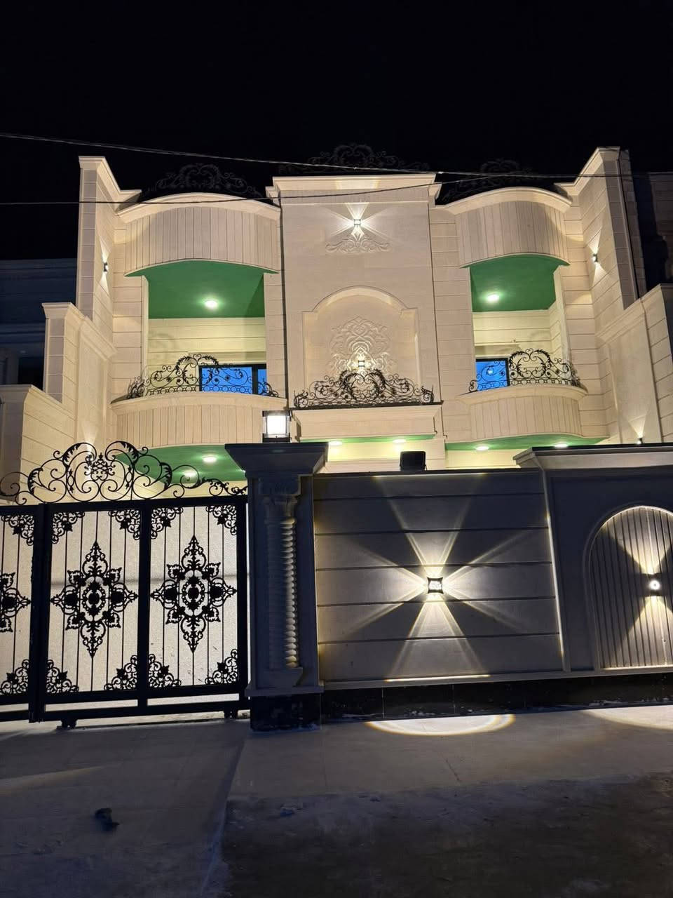 دار للبيع درجه اولى فووول ترتيب المنظر يتكلم
المساحه 300م 

المكان / تكريت الديوم منطقه 14 الف 

طابقين اربع غرف نوم 

استقبال كبير وصاله داخليه كبيره ومميزه 

بناء حديث فووول ترتيب 

الوجه حلان اخضر وداخل الدار سحب مغربي 

السعر مناسب وشغل درجه اولى

للتواصل عام *********** و ***********

ملاحظه ( التعامل حصرا مع صاحب الدار )
