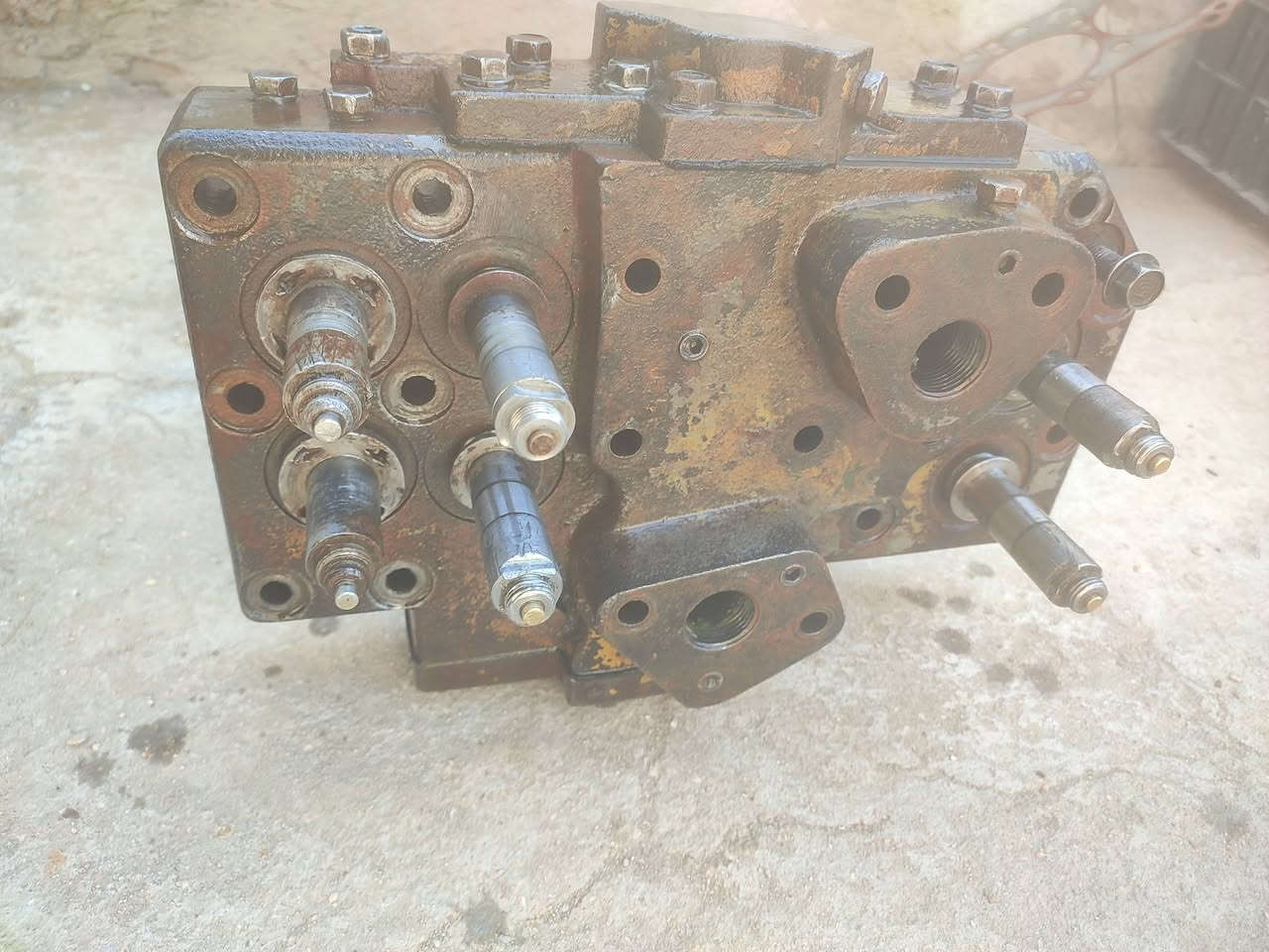 السلام عليكم كنترول شفل 65 أو 70 يرهم مال داش ثري كامل هو وسبولاته مكانه بابل
***********
