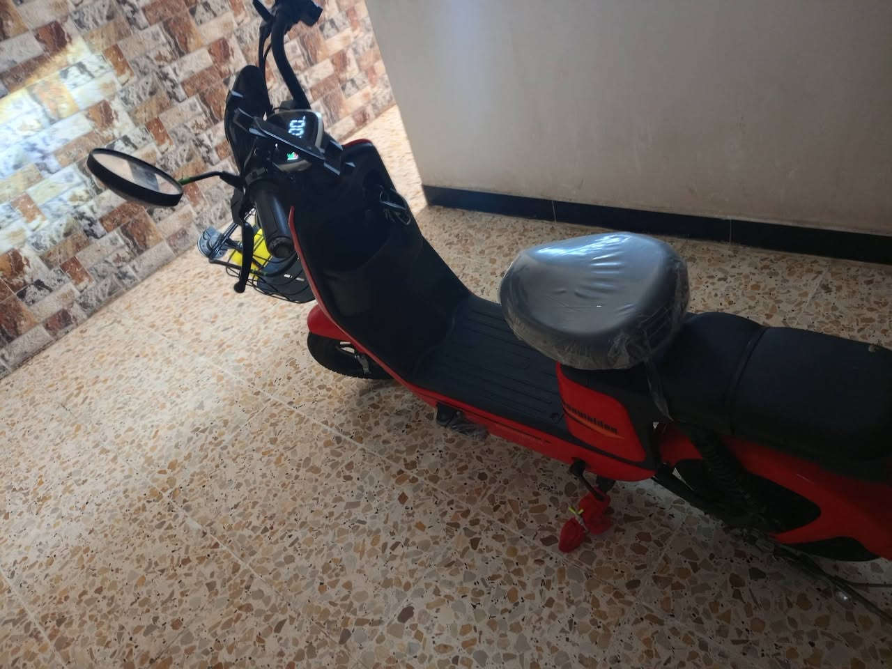 سلاع عليكم مراوس بشحن فقط لا بانزين ولا بيع دراجه نضيفه بطاريات جدد شاحنه جديده دراجه نضيفه جدا نضافه99/100 كهرباءيات هورن لايت نشره الوان متغيره بصمه تشغيل عن بعد منع سرقه فولل مواصفات


**إذا كنت صاحب هذا الإعلان وتريد حذفه لأي سبب، رجاءا أرسل رسالة إلى الدعم الفني**