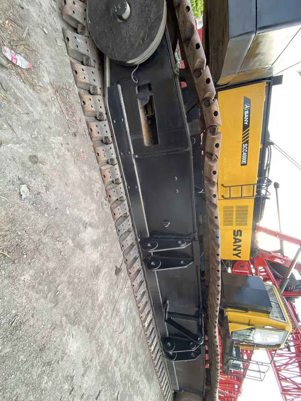 Sany 400t used crawler crane 
With super lift , but no luffing jib 
YOM is 2012 
Model is SCC4000E 
Boom length is 84m 
Condition is nice 
Price is reasonable


**إذا كنت صاحب هذا الإعلان وتريد حذفه لأي سبب، رجاءا أرسل رسالة إلى الدعم الفني**