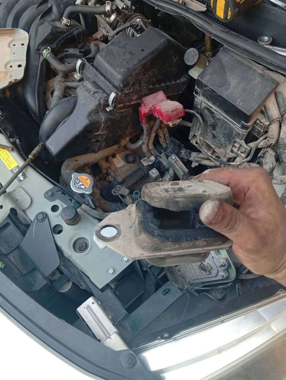 الاستفسار ***********
سني هندي
ادامه هايدروليك كير
تبديل افلنجات دسكات
تبديل قايش
تبديل اذان كير
طبعا ابو سياره مرتب كال شنو لشوفه تعبان بدل
حمدالله رجعت وكاله
