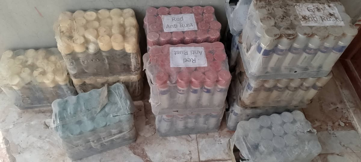 ثلاجةتحتاج فقط غازسعر 40 ومغاسل عدد3 سعر50 وطباخ شغال سعر 40 ومجموعة اصباغ سبراي اكثر من لون صندوك 15 .شراي  يراسل او يتصل  ***********
