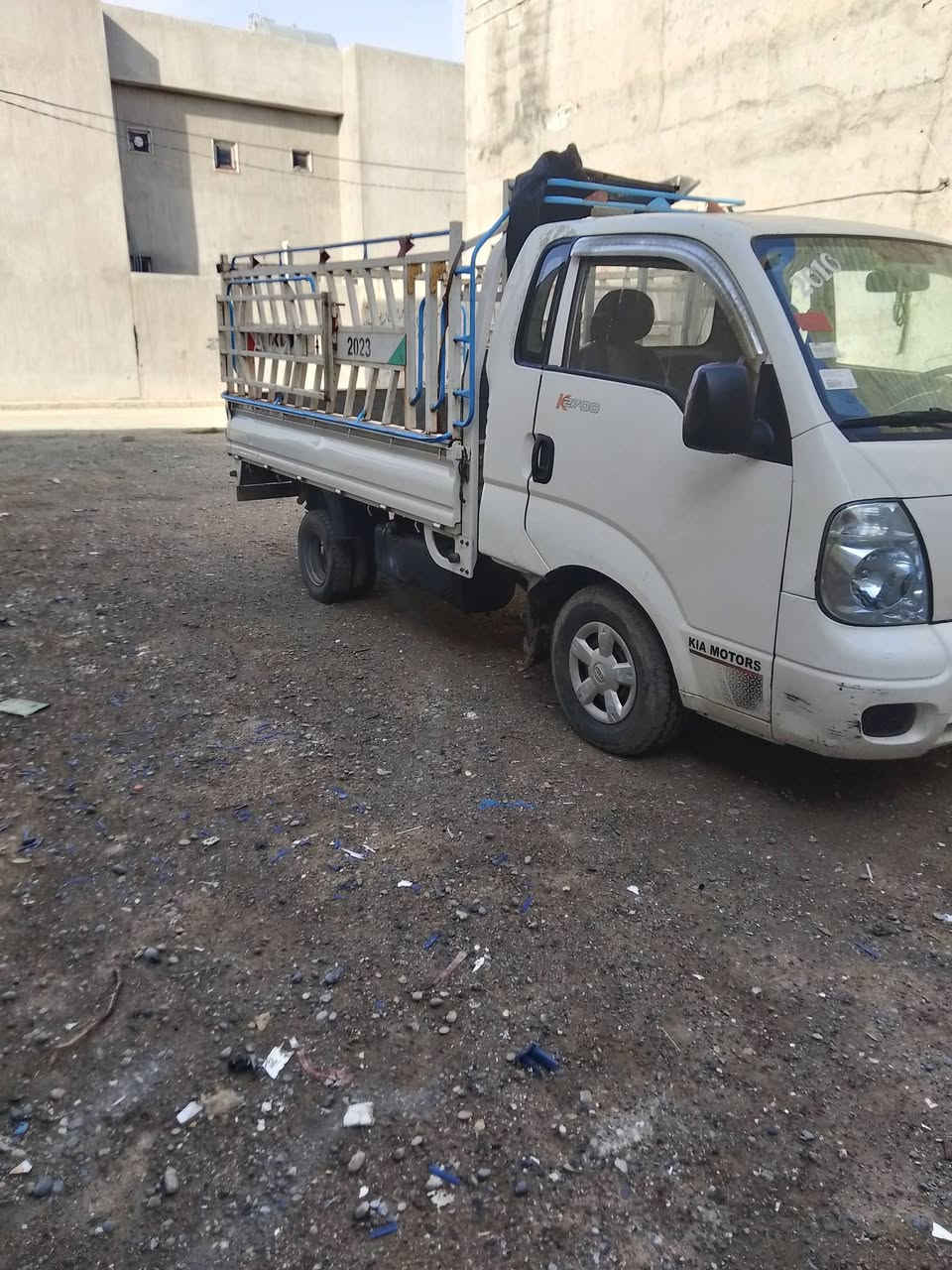 كية 2700 موديل 2010 مكفولة من ضربة وصبغ فقط دوسات مصلحة رقم كركوك انكليزي بس تروح تستلمة  وصولات مدفوعة كامل بل تحويل سنوية لل٢٨ شرط تحويل السعر ٩٨ بهة مجال قليل ***********
***********
