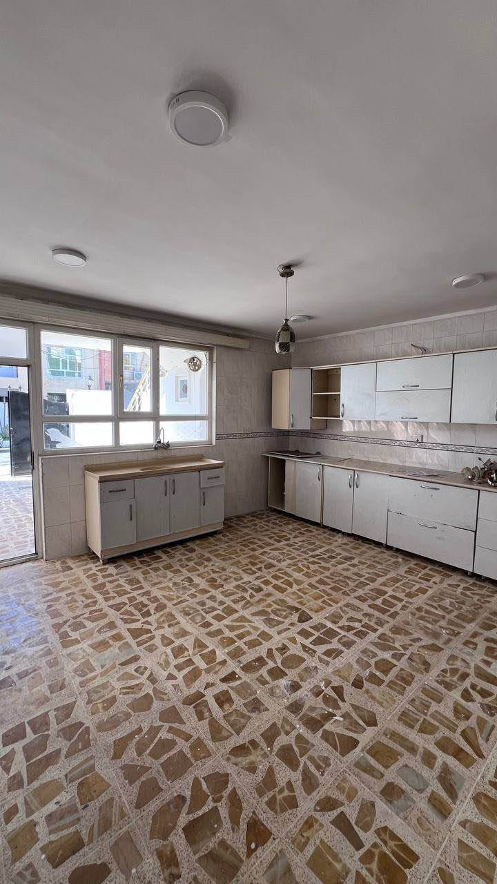 كود اعلان 8/40
منزلين للبيع في #اربيل حي #هفالان قرب سايدين منارة 
مساحة:100متر  سعر جدا مناسب 🔥
يتكون من:3غرف نوم
مطبخ 
مجموعة صحيات 
كراج
للتواصل 📞
***********
***********
**
في حال لم يتوافق العقار مع رغبتكم او لم يكن بقدر امكانيتكم زوروا موقعنا على تلكرام للتصفح على اكثر عدد من العقارات المتوفرة 
https://t.me/alialmshhadani أربيل, العراق
