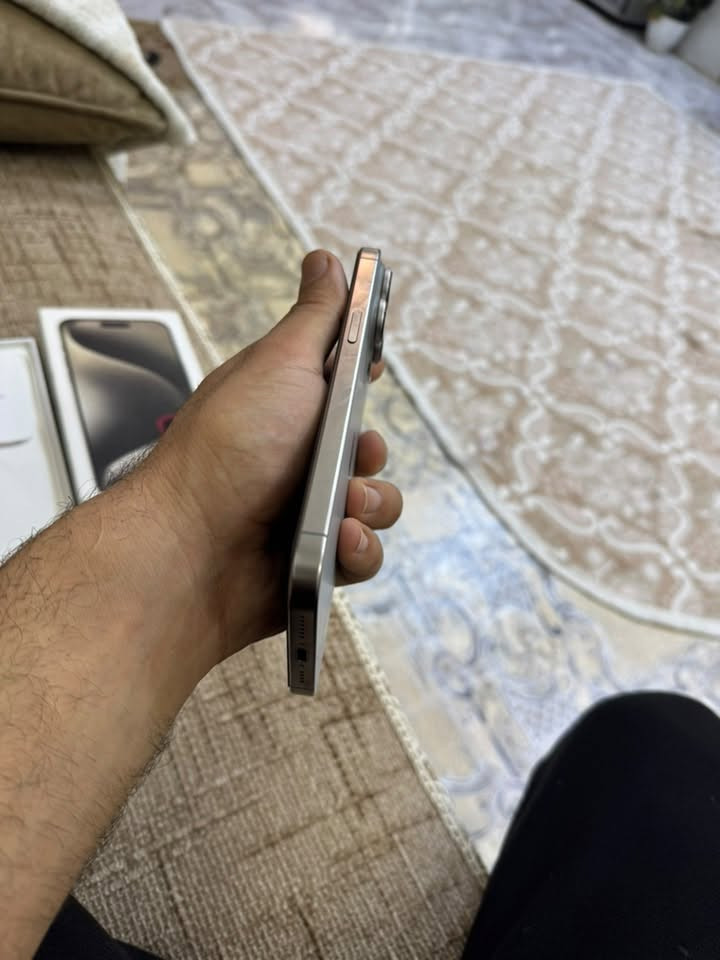 بيع مستعجل ايفون 15 بروماكس بطاريه 83 ذاكره 256 ماستر شرق اوسط وتر بروف كامل ملحقاته السعر 960 مكاني بغداد التاجيات *********** فقط بيع بدون مراوس وتوصيل ماعندي
