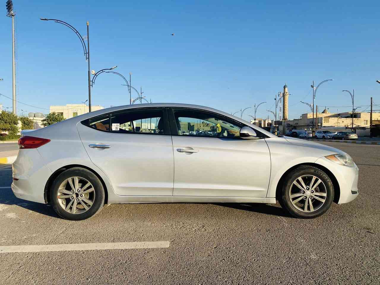 النترا 2017 وارد امريكي 
رقم انبار الرقم الجديد تحويل مباشر 
محرك 2000 دوش 
مواصفات الامريكي المعروفه 
كامره وحساسات بلاديه 
تحكم ستيرن جهتين مع قفل سرعه 
السياره جاهزه من كل شي تخم تاير صدر امامي وخلفي جديد محركها شديته جديد مال كصه كشرها صافي لا جراد ولا تگشير تجي واشوف بعينك 
ضررها جاملغ خلفي مع قبق جنطه والباقي مكفول 
مكان السياره
الانبار - الرمادي 
السعر 110 وبيها مجال 
***********
