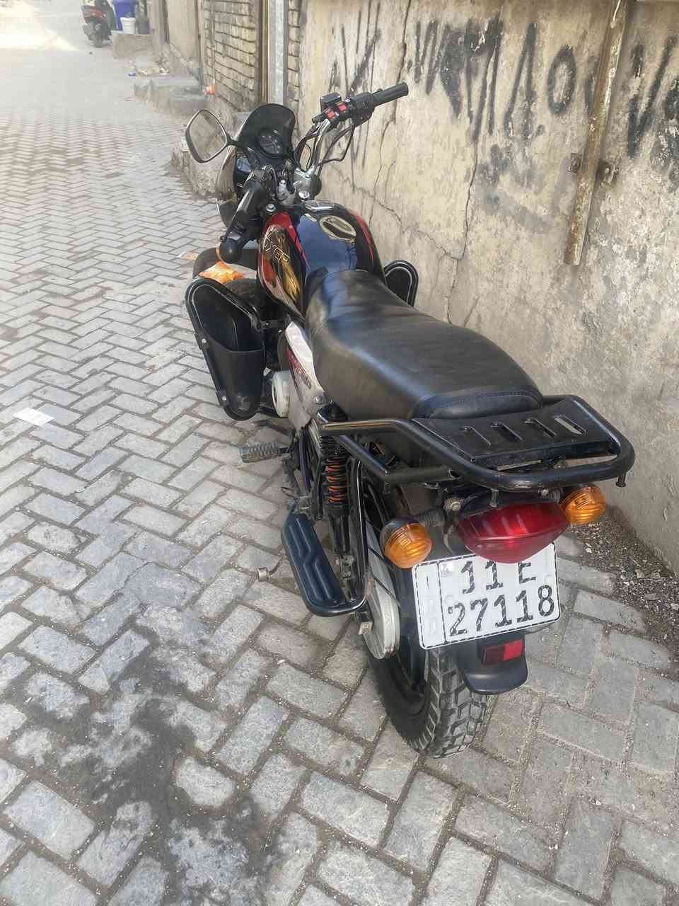 بوكسر مديل 23رقم وسنويه بسمي تحويل ثاني يوم رقم نكليزي سعر 2300 وبيها مجال مكان مدينه رقمي ‭0771 350    9769‬
