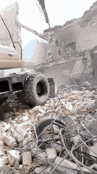 اي شخص يحتاج آليات للعمل تفليش قلع حفريات يتصل واني حاظر 07810056341