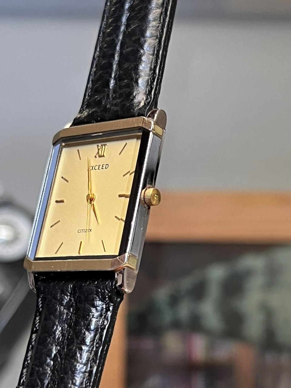 Citize Exceed Tank
القطر: 30mm*32
• الموديل: Exceed (الفئة الفاخرة).
• الحركة: كوارتز ياباني فائق الدقة.
• مقاومة الماء: Water Resist (مقاومة للرذاذ والاستخدام
اليومي).
• الحزام (Strap): جلد طبيعي فاخر ماركة BRADA السويسرية،
.(Swiss Made - Cuir Veritable) صناعة يدوية
• التصميم: هيكل مستطيل (Tank Design) بلمسة ذهبية
.(Two-tone) وفضية متداخلة
🔸للأستفسار أكثر عن القطعة يرجى التواصل خاص🔻


**إذا كنت صاحب هذا الإعلان وتريد حذفه لأي سبب، رجاءا أرسل رسالة إلى الدعم الفني**