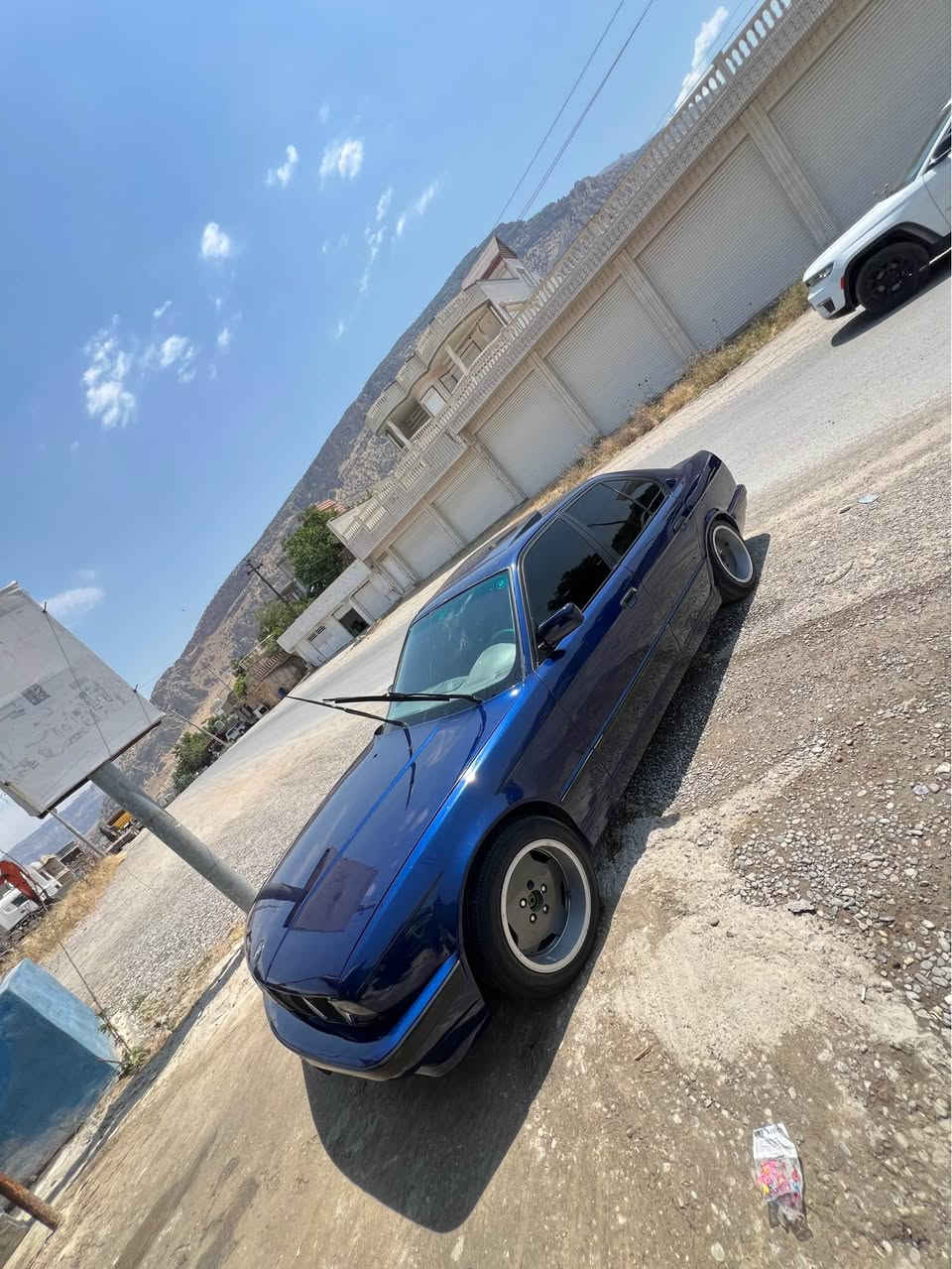 سه ره تا به ناوي خوا 
bmw مؤديل 1995
ئارم پلاستيك به شه رتي ئارم و ئه وليات
بيلاد. 525تؤماتيك
فول فول مواسه فات
سلايت
ته بريد
كوشن هيتر
ده بل ئيرباگ
ناو كرئمي لؤك
په رده بيلاد
ناو فؤرميكا
هه مووگياني له سه ر ده قي شه ريكه 
بئ لئدران
گئروو مه كينه و كاره باي هه مووي به شه ر
ته بريد به شه رت به س كؤمپرسه ري بخه سه ر هه مووشتي مه زبوته
ئارم و ئه وليات به شه رت
سه ياره كه چال نه شوختي نيه رووبه روو زؤر جوانتره 
سعري ٥٠معامه له 
گؤرينه وه ش ده كه م به شتئك به دلم بي ژماره *********** أربيل, العراق
