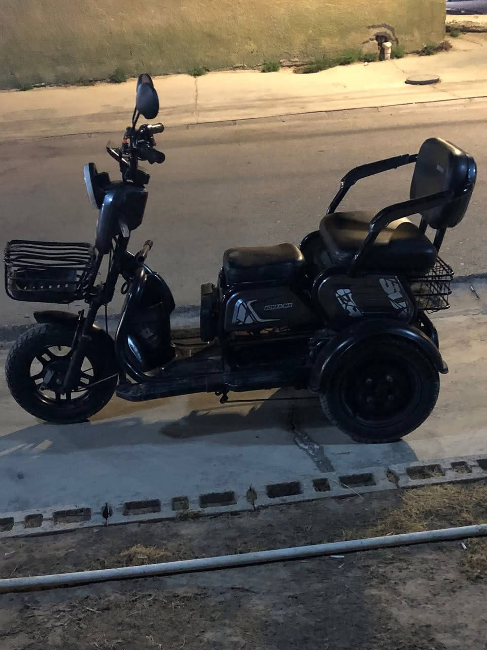 السلام عليكم دراجة شحن للبيع نضافة فول موديل 2023 السعر 400 فقط الرقم *********** أتصل عنوان ديالى الوجهية
