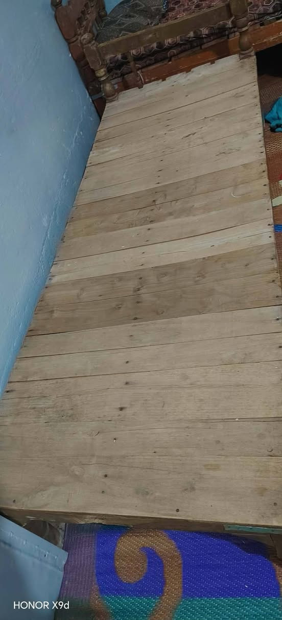 تخونه خشب للبيع اربع كلهم اب 60 وبيهم مجال حي الانتصار *********** بي وتساب
