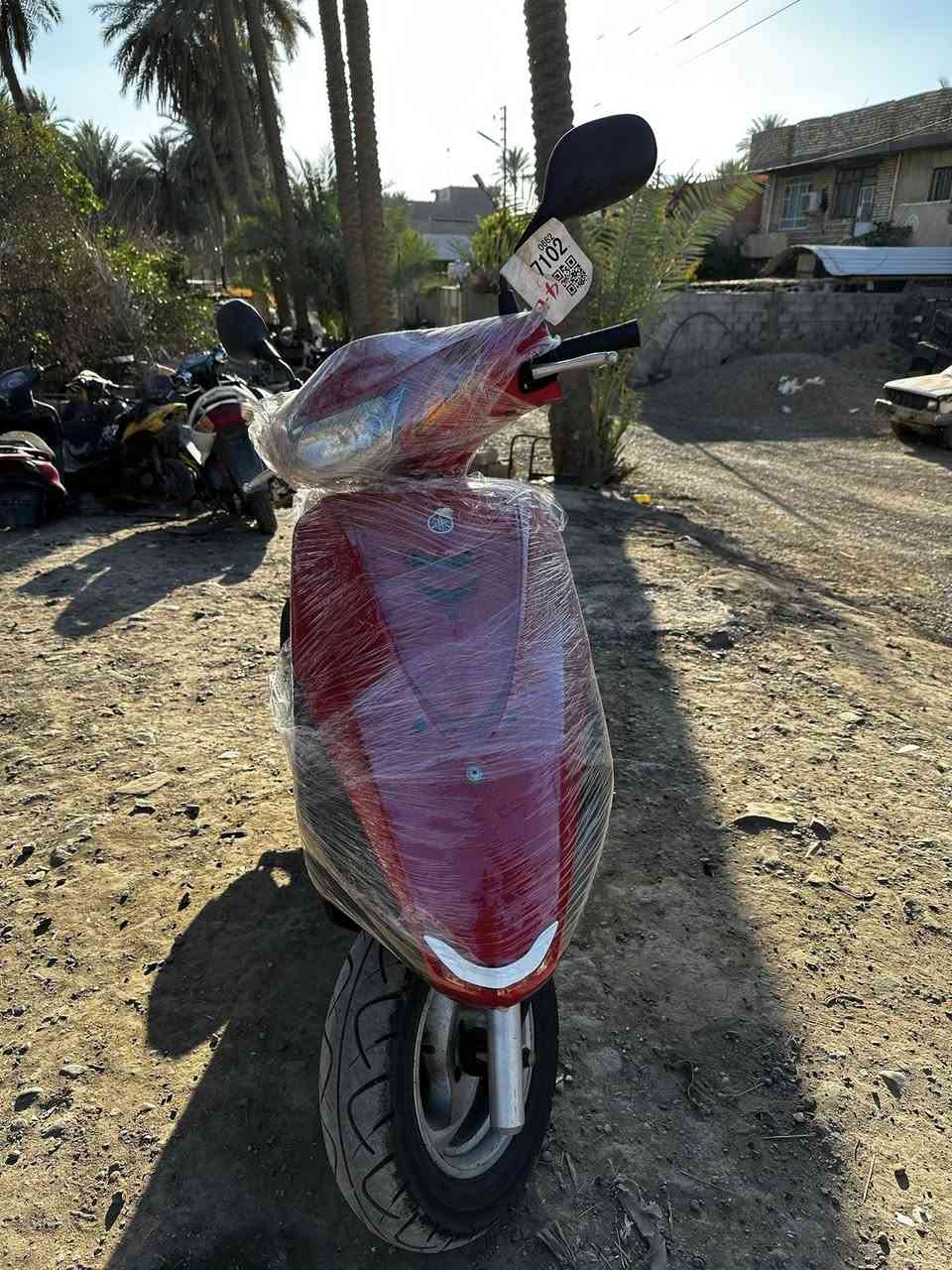 سلام عليكم اكزز ياباني البارحه طالعه من المعرض لون مميز احمر ماشيه 17 الف بعدها بحالة الوكالة مكان جسر المثنى ***********
