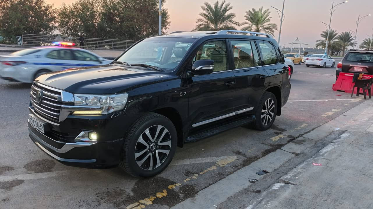 سلام عليكم 
لاندكروز 2017  .  5.7 فول موصفات 

مواصفات لكزز وماصفات اعلا فءه بلاندكروز. 
VX.S
جوبلسات 
جنطه كهرباء 
عداد ليزري 
خزن ميموري 
سياره هواي مواصفات ميحتاج اذكر 
سياره اعلا فءه بلاندكروز 
سياره جاهزة وسونار مذكور
مكفوله من صبغ 
رقم اربيل تحويل ثاني يوم 
سعر500 وبيها مجال 
عنوان انبار فلوجه 
‏***********‏
‏‏***********‏
