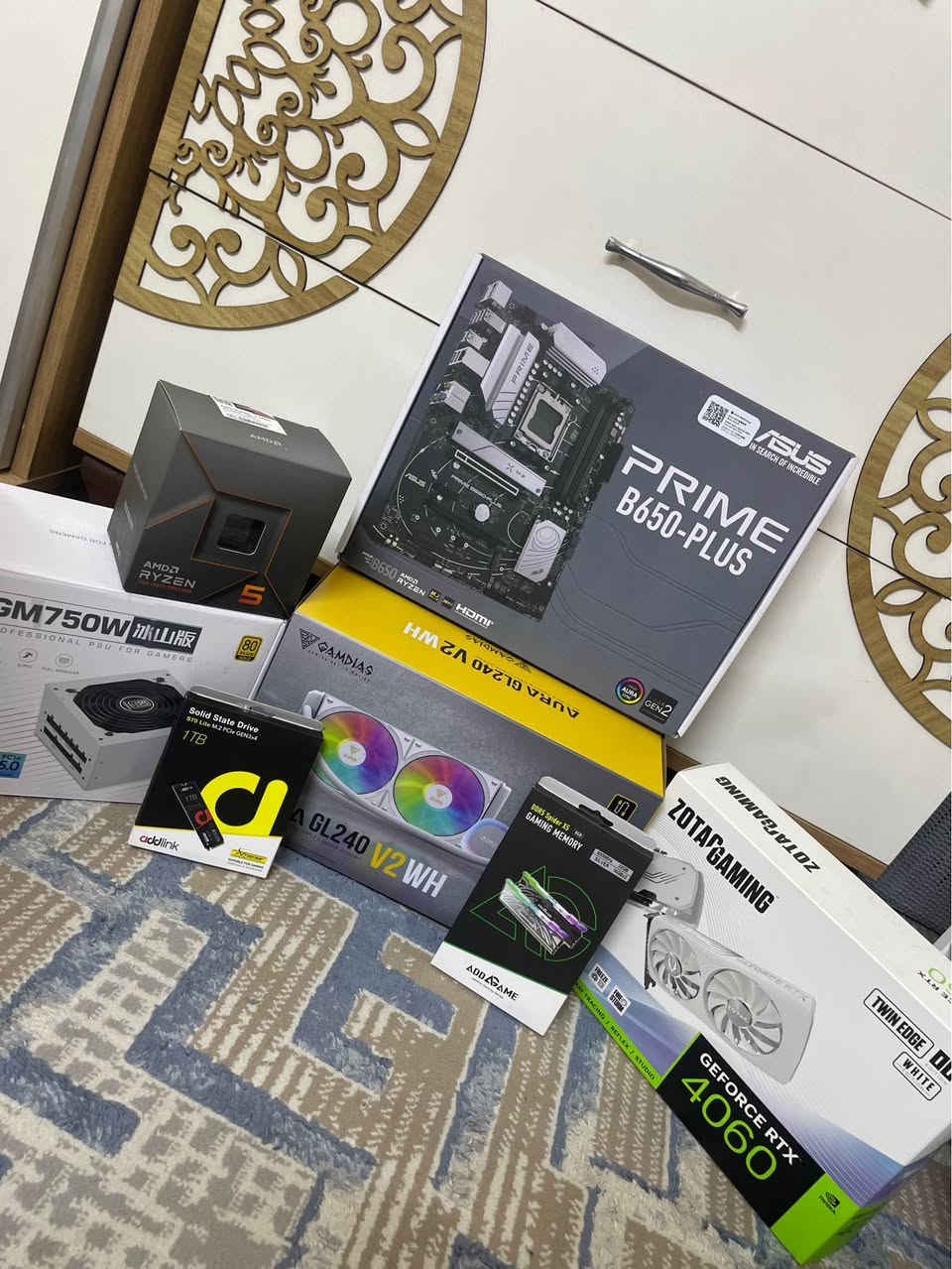 للبيع ستخدام قليل  مع ضمان

CASE ALMORDOR L235 TORRENT WHITE

PSU SEGOTEP GM750W +80 FULL MODULAR GOLD WHITE

ADDLINK 16GB 32GB KIT DDR5 6000T/S CL38 RGB UNDUFFERED DIMM 288PIN WITH HEATSINK SILVER

ADDLINK 1TB M.2 2280 PCLE GEN3*4 NVME SSD UP TO R:3200 W:2600

CPU COOLER GAMDIAS AURA GL240 V2 WHITE

VGA ZOTAC RTX 4060 8G OC WHITE

ASUS B650 PLUS PRIME +CPU 7600 BOX BANDEL 

‎الشاشة LED AOC 27 G4E 27” FHD IPS 180HZ 1MS

‎الميز ١٧٠ *٦٠ ابيض ١٠مجرات مودرن فري مجرات منفصلة

‎الكرسي DRAGON WAR GC -004- WHITE PRO GAMING CHAIR 

‎ماوس وكيبورد وسماعة وماوس باد كت كامل من رد دراكون 

‎كذالك شاحن لاسلكي لل ساعة والسماعة والجوال 

‎وساعة الكترونية 
 
‎كل هذا ب 2150000 السعر بي مجال 
‎ملاحضة استخدام قليل جدا بسبب العمل 
‎الاتصال *********** بغداد, العراق
