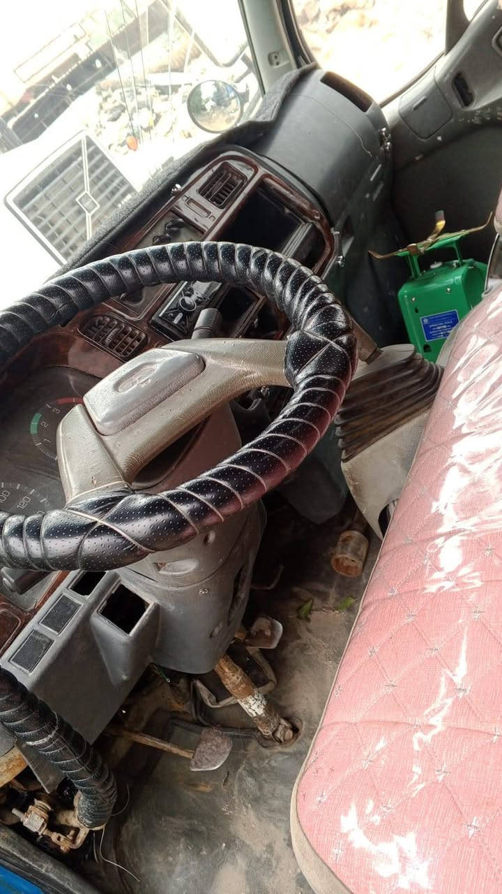 كنتر بزون للبيع موديل 1995 رقم بصره مشروع وطني  مداور ثاني يوم مكينه ٣٣ طخم تاير جديد جام كهربائي كير ومكينه واكسن وجك مكفوله  كهربائيات كوله شغاله السعر 80  وبيه مجال الاستفسار***********
