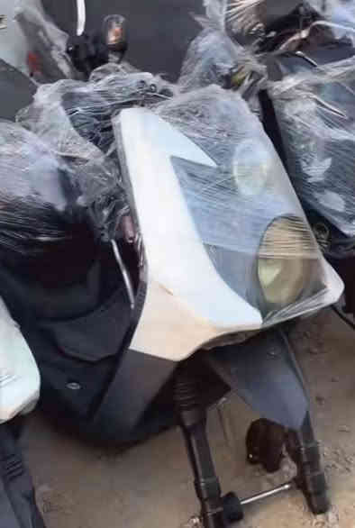 فقط بيع.......!!!!!!!
للبيع سكنس جبلي رمبة رمبة رمبه....
حتى صورها من هيه ونازله من الحاوية مرجوده بالمنشور❗️ 
دارجه جديده بمعنى الكلمه رمبة منزلها من (علاوي السيدد) بالضلال قبل ٣ اشهر ومستخدمها فقط شهر واحد
الدراجه بيها تزويد من اليابان 

١- سيت كلجات امامي خلفي WF
٢- صالنصه ستيلل 
٣ - بيها منضومة مال زنون قويه من اليابان ...
دراجة كفاله علمه وشرط جيب فيترية العراق كلها اذا دراجه بيها نضوح او مفتوحه تاخذ الدراجة بلاش❗️
دراجه ربع متذب عليها 
وكله بانزين محسن ودهن امزويل 
وتجي وتشوف بعيننك 
اني منزلها بمليون ونص 
وهسه رايدها مليون و٣٠٠ وبيها مجال بسيط للشراي 
جماعة المليون مابيع ❗️
فقط بيعع بدون مراوس !!!
المكان بغداد الاعضمية .......
***********
