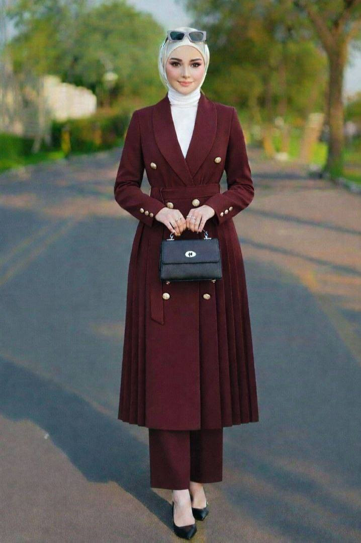 طقم من اجمل وارقى الاطقم النسائية الفاخره
مكون من : 
ستره وبنطلون وحزام كوالتي عالي جدا 
ستره مبطنه طول 125 سم 
بنطلون طول 105 سم كمر سحاب ولاستيك 
* الازرار تفتح وتسد وبي قصه من الوسط بالستره وكسرات بالجوانب وفوقها الحزام يكون


**إذا كنت صاحب هذا الإعلان وتريد حذفه لأي سبب، رجاءا أرسل رسالة إلى الدعم الفني**