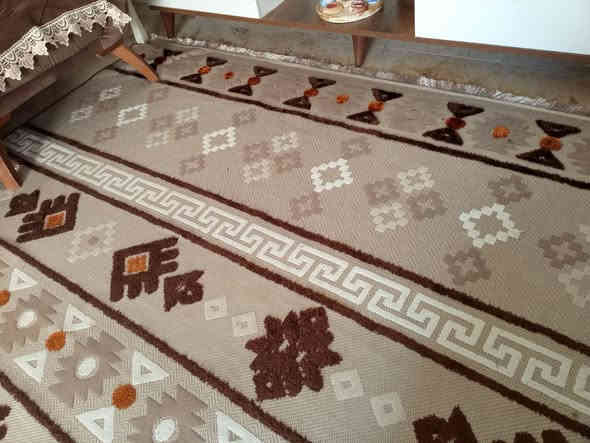 السلام عليكم تخم 8مقاعد تركي نظام سرير نظيف جدا سعرة ٤٥٠ قفل
زولية بوهيمي تركي ٤في٣ استعمال موسم واحد سعرها ٦٥
طبلة مع ميز بلازمة سعرهم ٧٥ 
مكاني بغداد واتساب ***********
