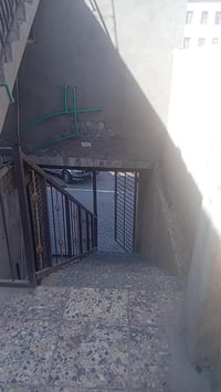 شقه للايجار شارع البداله طابق ثاني غرفه وصاله وخدمات ٣٠٠ ألف دينار الا...