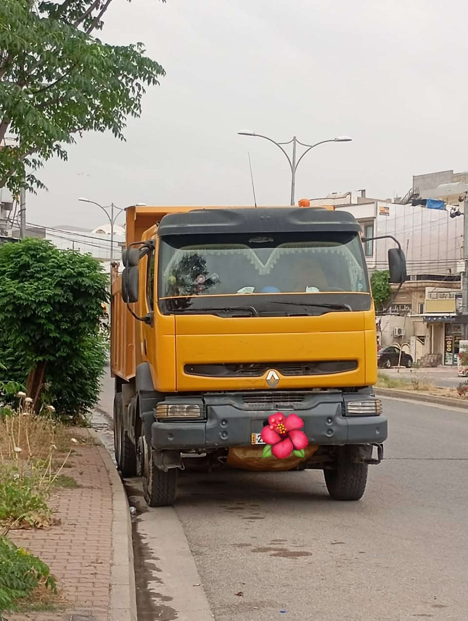 للبیع  بۆفرۆشتن
گەلابە ڕینۆ بیلاد 
مودێل ١٩٩٩
ڕقم سەنەوی ٢٠٣٠
شانصی پاکە 
مەمجوعەی بیلادە 
گێرو تەگەر ئەسکل بەشەرت 
بۆدی سەدا ٨٥ پاکە 
هەموو گیانی بەشەرت 
یەک دینار مەسرە فی تیانییە 

***********
***********
کۆڕەکە وەسپەپ ڤایبەر لەسەرە
