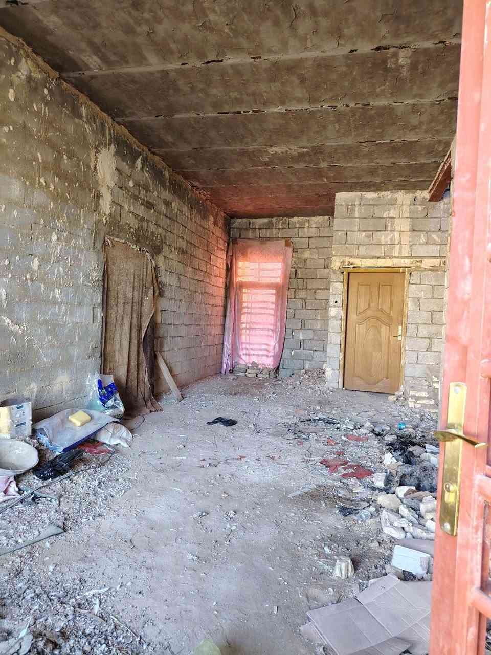 سلام علیکم اعید انشر بسبب ضروف المشتري بستان مع بیتین للبيع طابو زراعي سند 25 مساحة البستان مع البيتين 1463متر البيت الاول بناء جدید يحتوي على غرفتین وصاله واستقبال ومطبخ مساحة البيت الاول 
181متر يحتاج الی لبخ وارضيه البيت الثاني جاهز للسكن يحتوي على غرفتین وصاله واستقبال ومطبخ مساحة البیت الثاني 216متر العنوان الحیره قريه الليشان علی شارع الصنين قرب مدرسه احد الشراي يتصل على 
رقم ***********
