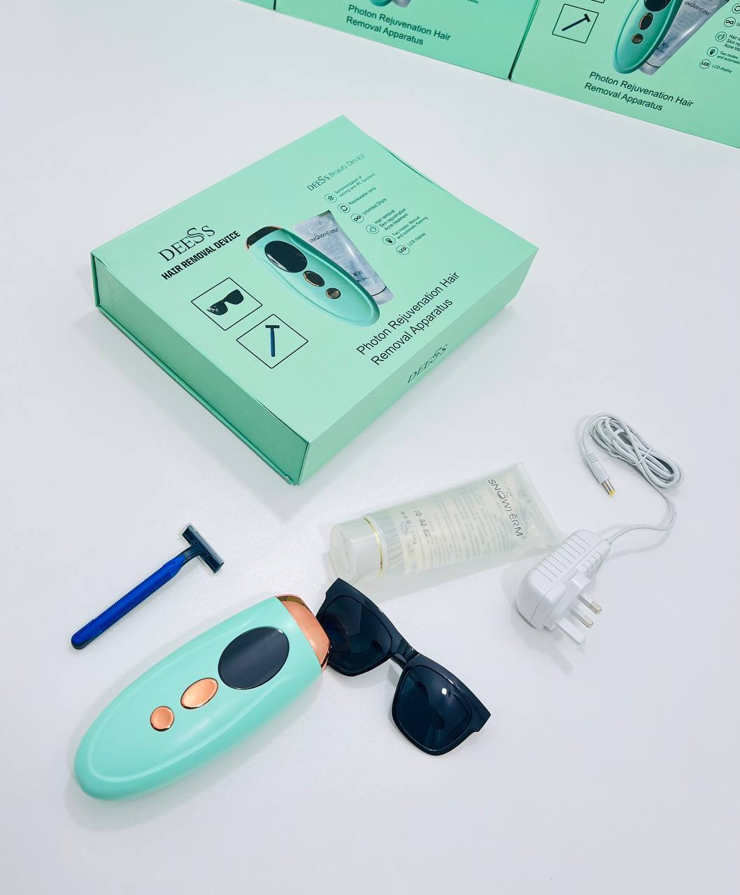 DEESS جهاز اليزر المنزلي دييسس 
الثلجـي 🧊🧊😍🎀
مميزات الليزر المنزلي IPL
عدد الومضات ~ مليون ومضة 999999 
يعمـل بنظـام التبريـد 🧊 لجميع مناطق الجسم يعني بدون ألم نهائيـا 😍

يمكنك استعماله على جميع اجزاء الجسم👌🏻
لطيف على البشرة وحجمة كيوت. 
يمكن استخدامة بخصوصية وراحة تامة داخل منزلك آمن لجميع أنواع البشرة - يعمل بشكل فعال على جميع أنواع البشرة دون الشعور بأي ألم
يوقف نمو الشعر بشكل فعال بعد فقط 8 جلسات بمعدل جلسة لمدة 10 دقائق كل اسبوع مما يعني 8 أسابيع فقط لوقف نمو الشعر بشكل فعالٍ. 
 جهاز صغير عالي القوة يستهدف بصيلات الشعر بنبضات ضوئية مكثفة لإتلاف الجذور وكسر دورة إعادة النمو.
مع الاستخدام المنتظم ، يمكنك إزالة الشعر المرئي بشكل دائم.
تم اختباره سريريًا من قبل الخبراء ، جهاز إزالة الشعر بالليزر آمن وغير مؤلم وأكثر فاعلية على البشرة البيضاء إلى المتوسط.. 
سريع وسهل الاستعمال💓
مناسب لجميع مناطق انواع البشره ماعدا البشرة الداكنة📍جهاز ليزر منزلي


**إذا كنت صاحب هذا الإعلان وتريد حذفه لأي سبب، رجاءا أرسل رسالة إلى الدعم الفني**