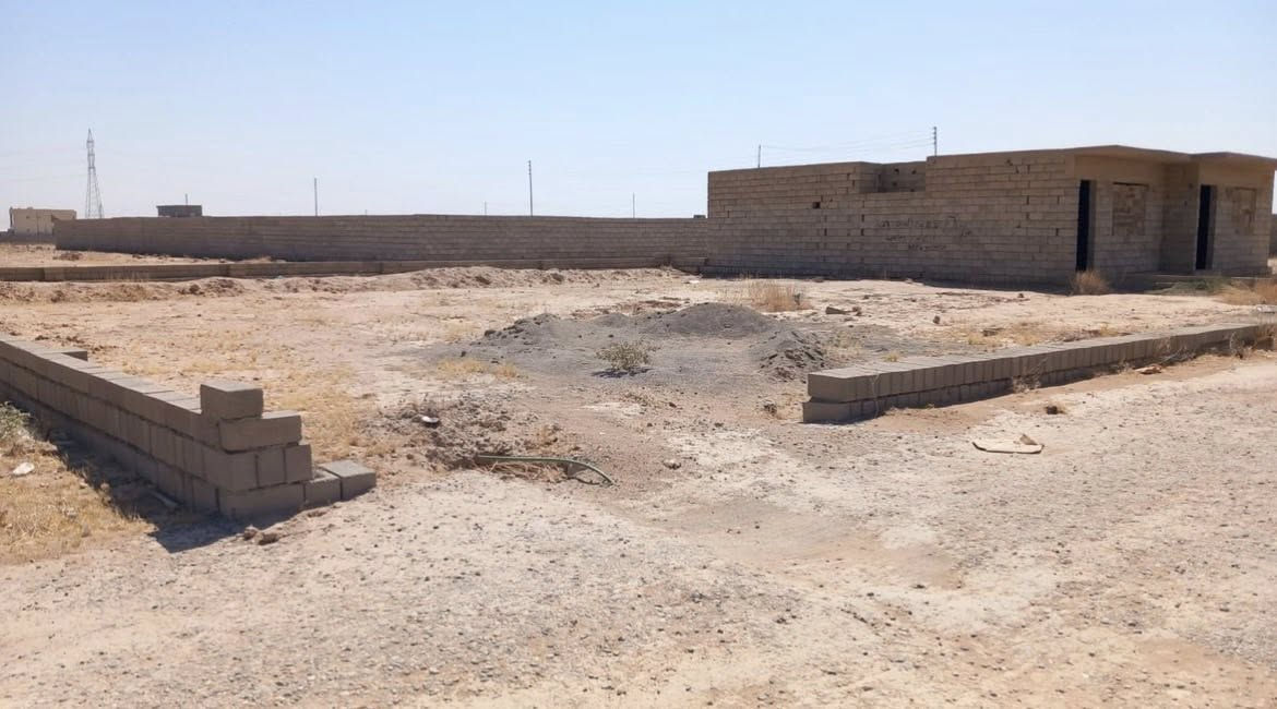 سلام عليكم قطع أرض للبيع 3قطع
حي الفرسان قرب القواس
القطعه مساحه 200متر
كدامها شارع ورها شارع 
ماء +كهرباء واصل 
التواصل ***********
‭0781 779 2387
