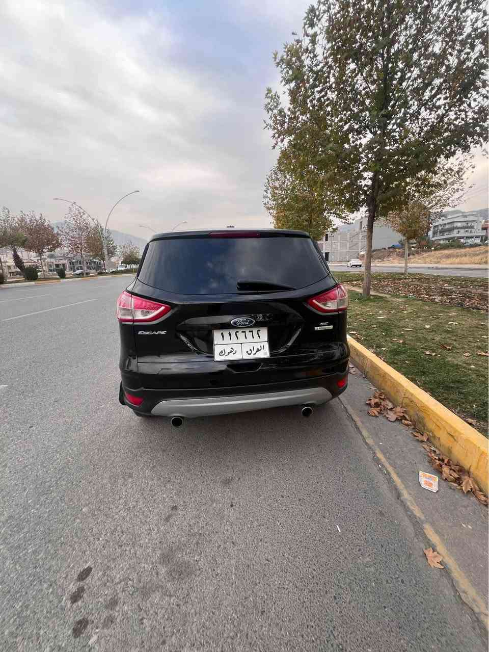 فورد اسكيب موديل ٢٠١٣ محرك ١،٦ توربو 
سياره كير ومحرك وتبريدها بشرط 
سياره رقم دهوك وموجوده بدهوك 
سياره باسمنا تحويلها شرط نفس اليوم
سياره بيها ثلاث قطع ونص صبغ بس 
بدون دواخل بشرط بشرط يعني 
جاملوغ امامي مع بونيد فقط بخه صبغ 
مع باب الي ورا سايق و نص باب ورا سكن 
سياره دواخلها وضع شريكه يعني 
بجم كبس بجم وبدن ولغود و شواصي 
وايرباكات ودكم كلها وضع شريكه 
تحسبها ثلاث قطع ونص بدون دواخل 
سياره مواصفاتها se 
دبل كير و توماتيك 
شاشه وكاميره 
حساس وتحديد سعره 
اكو هوايه مواصفات اخرى
ملاحظه سياره لونها عنبي اسود
فقط للبيع اعتذر عن مده واقساط
مكانها دهوك 
سعرها  ٨٩ ورقه ونزل ٦ غرامه كاميرات 
*********** بيها واتس اب دهوك, العراق
