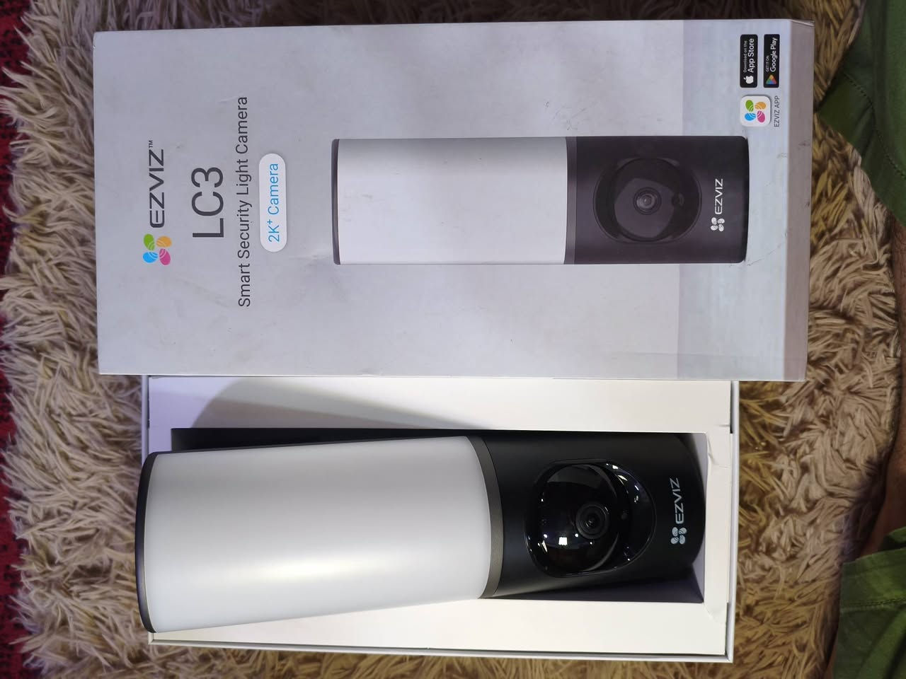 كامرة مراقبة خارجية ذكية مع إضاءة حائطية من نوع EZVIZ LC3.
أهم مواصفاتها ومميزاتها:
دقة الفيديو: تصور بدقة 2K+ (4 ميجابكسل) لصور واضحة. 
الإضاءة: مصباح جداري قابل للتعديل بسطوع يصل إلى 700 لومن. 
التخزين: تأتي بمساحة تخزين داخلية مدمجة بسعة 32 جيجابايت. 
الذكاء الاصطناعي: مزودة بخاصية اكتشاف الأشخاص المدعومة بالذكاء الاصطناعي لتقليل التنبيهات الكاذبة. 
صوت ثنائي الاتجاه: تحتوي على ميكروفون ومكبر صوت مدمجين للتحدث والاستماع. 
جديدة و شرط الفحص 
متوفر توصيل لكافة المحافظات


**إذا كنت صاحب هذا الإعلان وتريد حذفه لأي سبب، رجاءا أرسل رسالة إلى الدعم الفني**