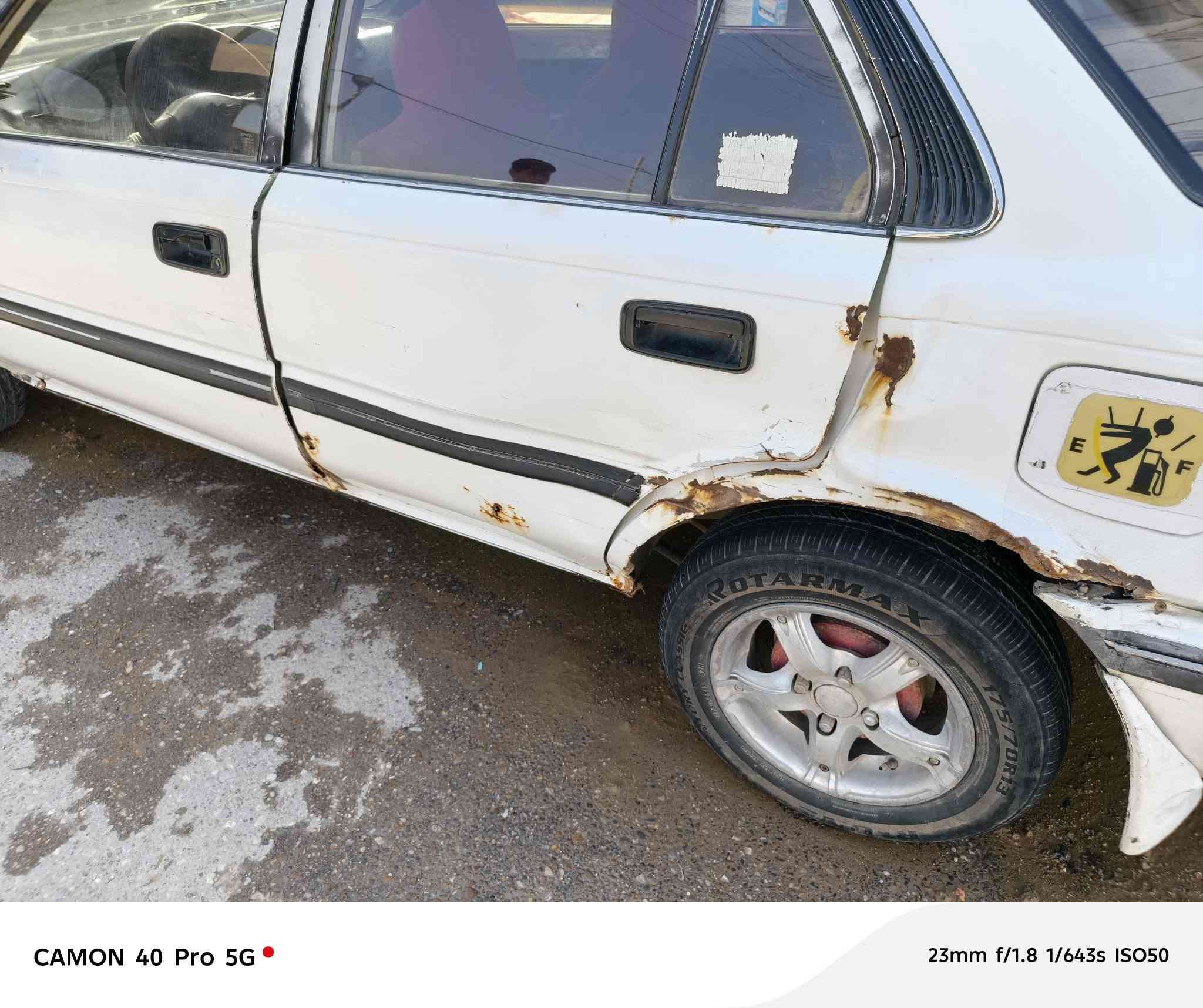 السلام عليكم ورحمة الله وبركاته
كورله مديل ١٩٩١
واسط سنويه مجدده
سيارة اوتماتيك مكينه جديده 
رقم واسط 
تحويل ثاني يوم 
السياره جاهزه 
بيها هاي الطخه فقط مكفوله من ضربه قويه 
مكانها واسط كوت 
السعر( ٣٥) وبيها مجال بسيط
***********
