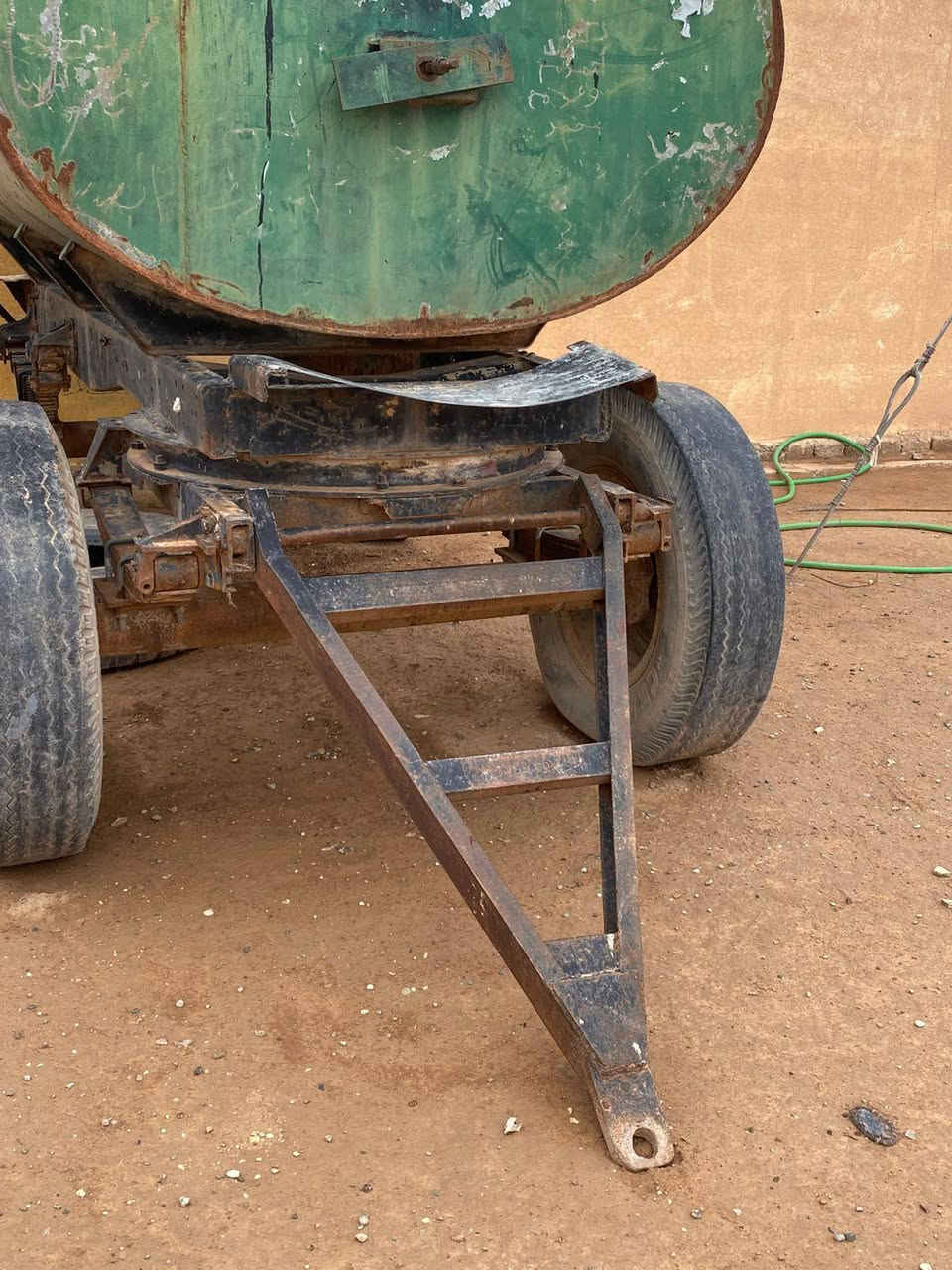 حدادة محمد حسين الربيعي 
للبيع مقطورة السعة 5000لتر
الموصل/صناعة وادي عگاب/سايدين ربيعة 
***********واتساب
***********واتساب
