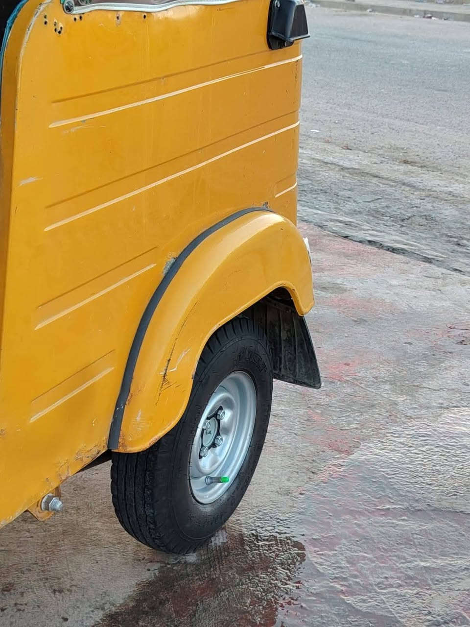 سلام عليكم تكتك ١٩ للبيع رقم وسنويه نكليزي كفاله عامه تجي وتفحص اذا بيهه شي او نقص تاخذهه بلاش العنوان بغداد الجديده الرقم ***********
