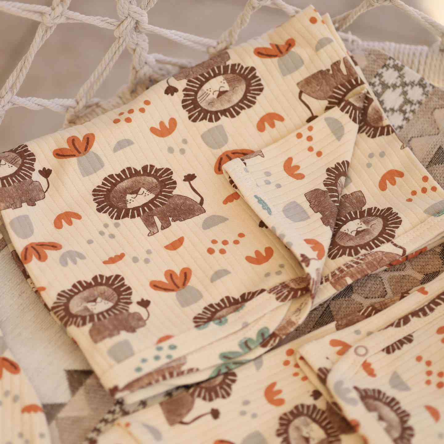 سيت قطني ناعم مؤلف من سبع قطع                                     القياسات المتوفرة من عمر (يوم-سنة)                                 يوجد توصيل لجميع محافظات العراق                                   السعر 23.000                                                    للإستفسار ***********#اطفال #ملابس #شتوي #ناعمة #ترندات
