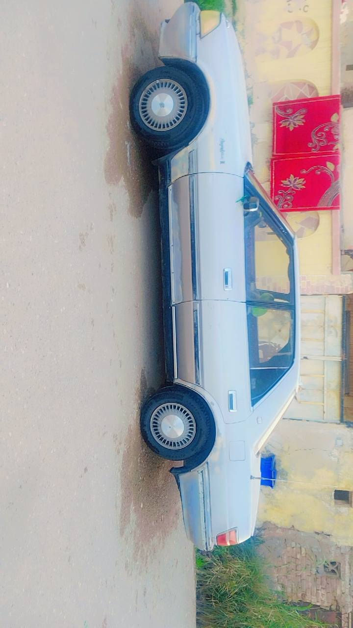 سلام عليكم هارتوب موديل ٩٠ مكفولة من العيب الشرعي كير ومكينة ٢٥٠٠ تبريد شغال تخم تاير جديد السعر ٤٠ وبيه مجال العنوان ذي قار الرفاعي  رقم بغداد رقم الهاتف ،***********
