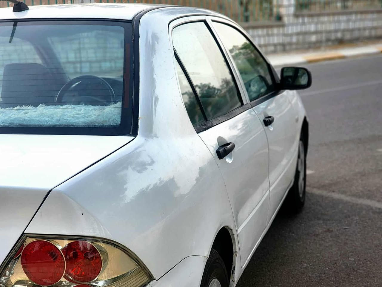 لانسه ر 
موديل ٢٠٠٤
گير عادي 
مزايده يه 
ساقه 
گيرو مه كينه و ته بريدي به شه رت 
سعري ٤٣ گلا 
***********
