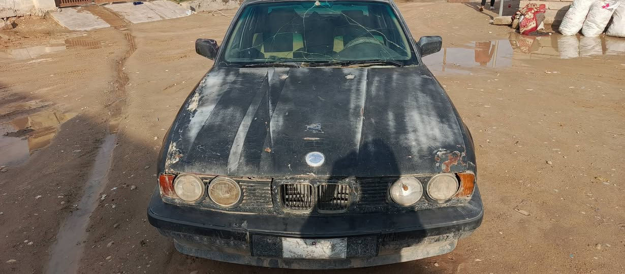 بي ام حجم 520 محرك مسكر كير عادي رقمها صلاح الدين لبيع السعر 20 وبيها مجال رقم تلفون ***********
