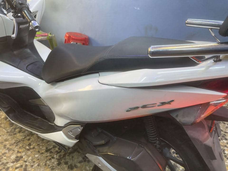 HONDA BCX.        150cc
السلام عليكم دراجه بي سي اكس جيل ثالث كوري. مكينه خير من الله مكفوله دراجه نضيفه تخبل عليها ادامه زوج تايرات بنز بريك خلفي واماي بالمكان دهن محسن بانزين محسن دراجه تخبل جيب الف فيتر وتعال افحص مكاني بالغزاليه سعرها 1850   
***********.   متوفر باي وقت

