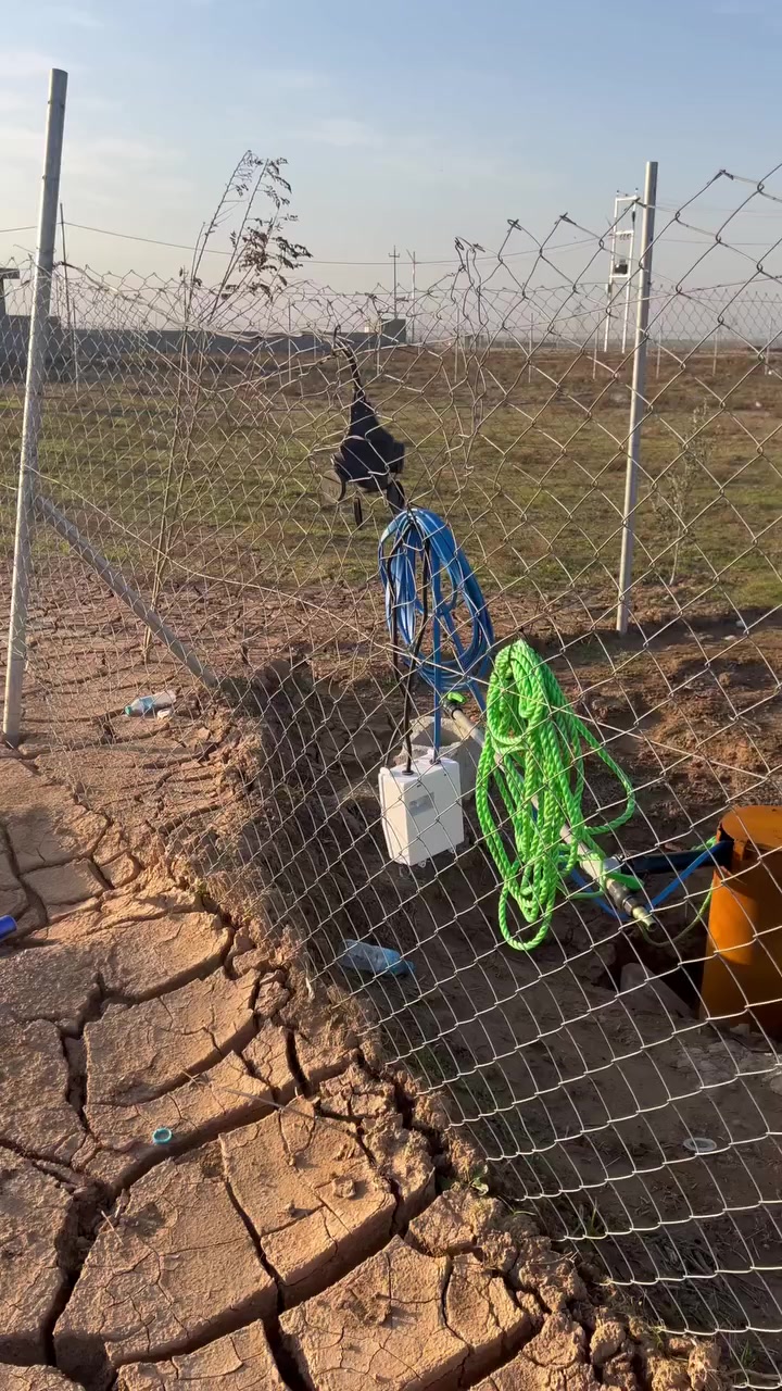 ‏سلام عليكم للبيع قطعة 1700 متر واجهة ￼27 عمق 63 يتوفر فيها كهرباء وماء موقع حي بدر شارع مزارع للتواصل *********** مامتواجد في نت فقط رقم
