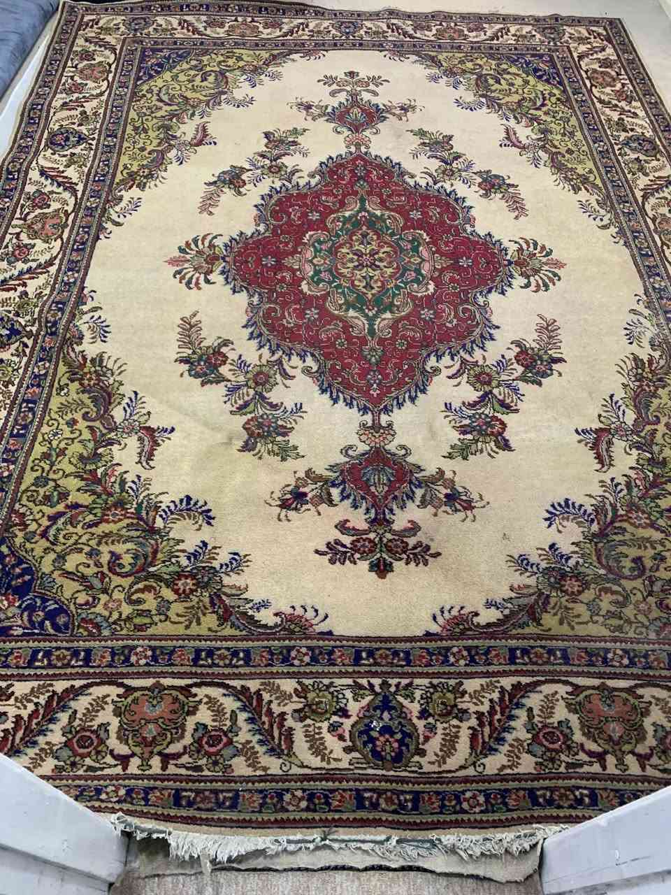 السلام عليك
زوالى موجود قديم اسفهان شغل يدوى 
للبيع


**إذا كنت صاحب هذا الإعلان وتريد حذفه لأي سبب، رجاءا أرسل رسالة إلى الدعم الفني**