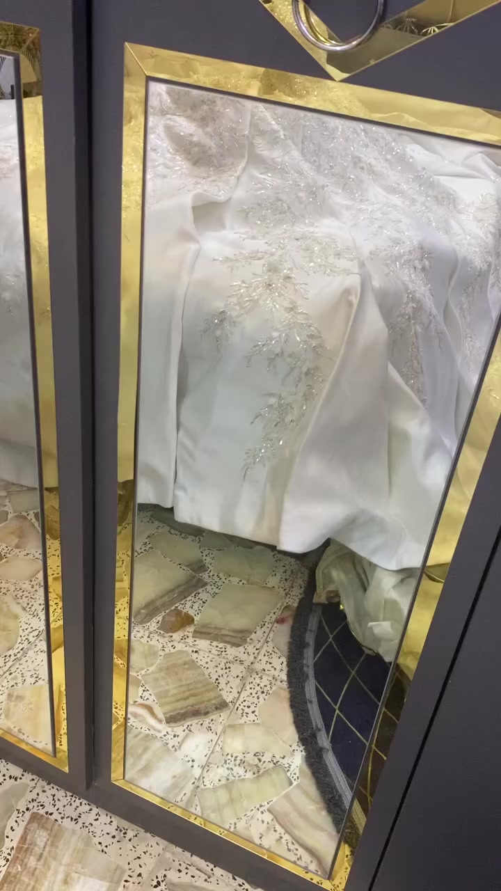 سلام عليكم 
بنات بدلة زفاف ملكية للبيع فخمة كلش التصوير ضالمها قماشها ستن ثقيل وشغلها هاند ميد مع طرحة ملكية ٥ امتار تقريبا ماخذتها من مصمم الازياء سيف العامري سبب البيع مكان ما عندي الها ومغسوله ومكوية مكاني نجف


**إذا كنت صاحب هذا الإعلان وتريد حذفه لأي سبب، رجاءا أرسل رسالة إلى الدعم الفني**