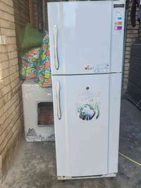 ثلاجه تفاحه نظيفه ما مفتوحه سعر١٢٥ رقم الهاتف ٠٧٧١٥٠٧٠٠١٦