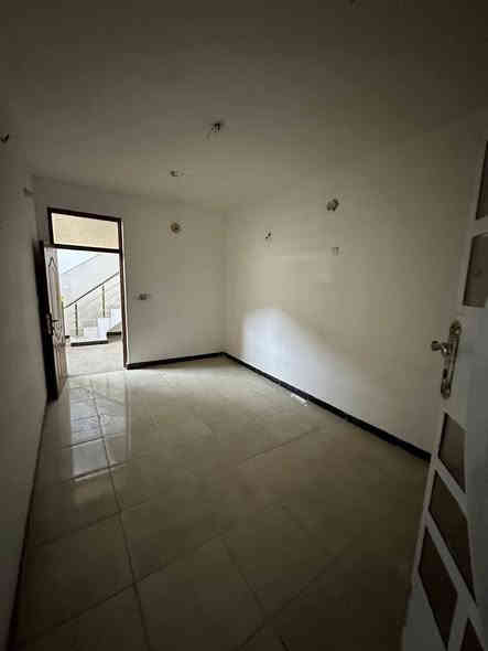 للأيجار في #السيدية
مشتمل مساحه  90 متر   ✔️

يحتوي على مدخلين 3نوم وصاله ومطبخ وخدمات عدد 2🔶

 موقع السيديه الضباط📍

_______________________________________
للأستفسار اكثر تفضلو بزياره مكتب الطائي للعقار 💎
السيديه شارع المركز عماره شركه السراب للمطابخ ✔️

او الأستفسار ع الارقام ادناه 📞↘️↘️ (متوفر واتساب )📌🔛
***********
