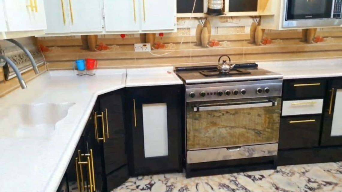 🌼السلام عليكم 🌼
دار #للبيع طابقين بناء حديث ومؤثث / في منطقة الكرخ  موقع جداً مميز خلف مستشفى الكرامه🏨 وكلية طب الاسنان  (منطقة الدوريين )
مساحه الدار  (84) م  واجهة 4 ونزال 21
يحتوي على 
💥استقابل 
💥 2 غرف نوم 
💥مطبخ 
💥wc خارجي 
💥2 صحيات داخليه + منور 
💥ويحتوي على سطح امامي وخلفي 

 للاستفسار  اكثر اتصال واتساب ***********📞
