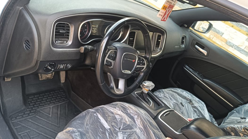 السلام عليكم جارجر 16 اربيل
مكينة 3600 
سيارة كفالة السيارة فول 
دمام فتحة شفتات فقط 
تخم تاير جواها جديد 
نوع دلوب 
فقط باردات خفيفة 
السعر 220$
علما ان السيارة في بابل 
للأستفسار على هذة الرقم 
***********
