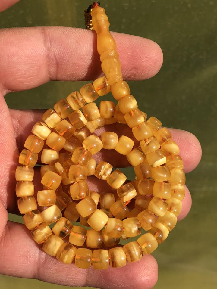 لعشاق المميز كهرب بولندي قديم قشطه بعسل وزن 20اغرام عدد الخرز 101 ملاحضه الشاهد طاك ومصلح بغداد ***********
